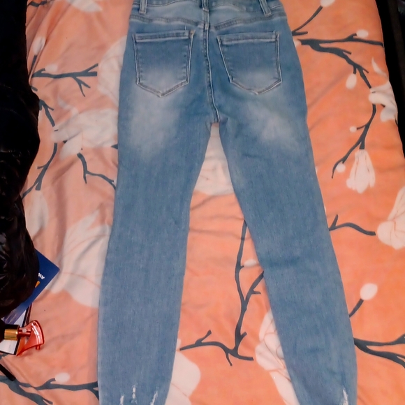 Distressed skinny jeans - Picture 2 of 2